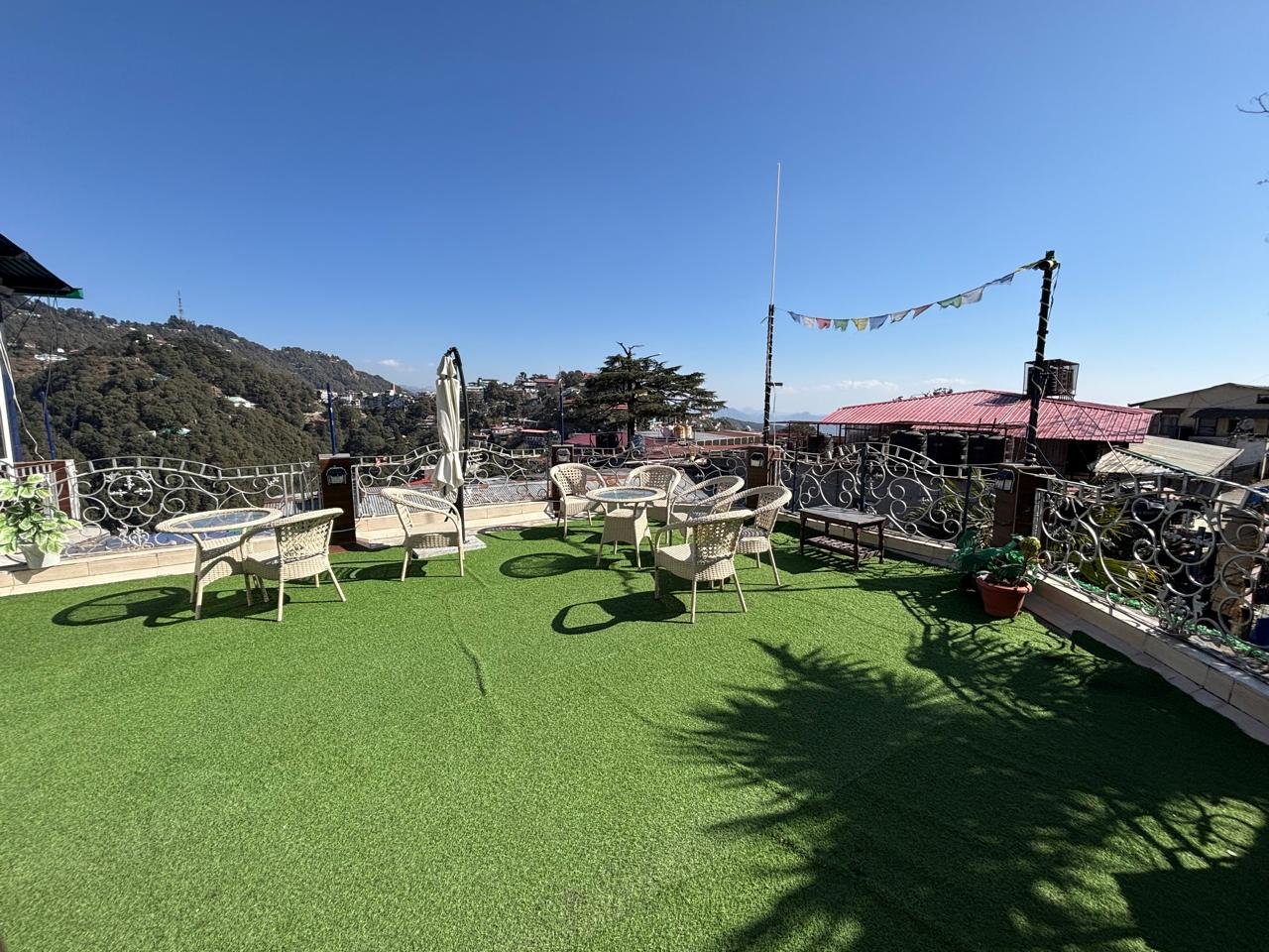 Read more about the article Uncover Mussoorie’s Best-Kept Secret: Bunkk Inn Hotel & Restaurant – A Genuine Budget Hotel in Mussoorie